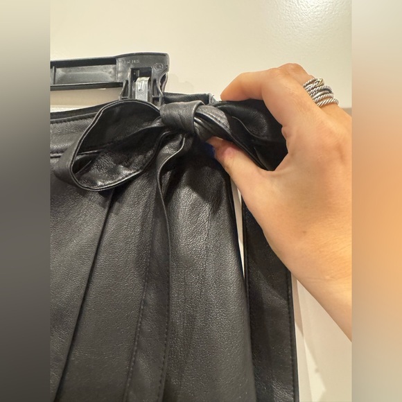 ARITZIA BABTON VEGAN LEATHER BLACK SKIRT - Picture 3 of 5